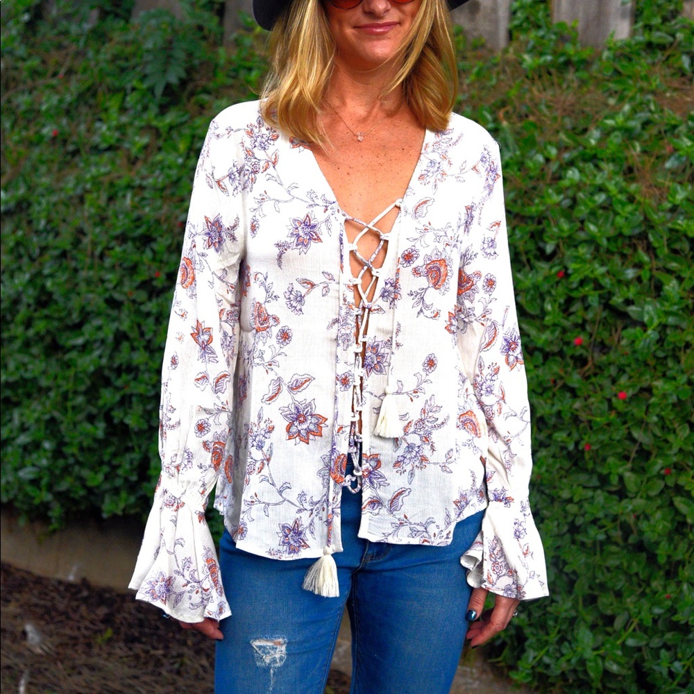 Bohemian floral Tie up top with flouce sleeves